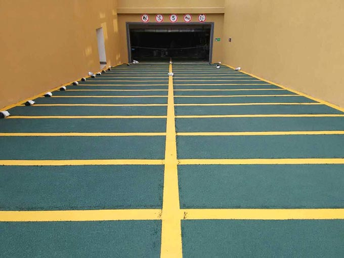 哈爾濱停車場劃線施工 冷漆熱熔劃線